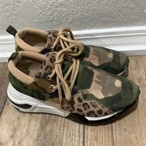 Steve Madden tennis shoes